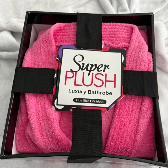 Blue Star Clothing Company Other - NWT Blue Star Pink Cozy Plush Bathrobe